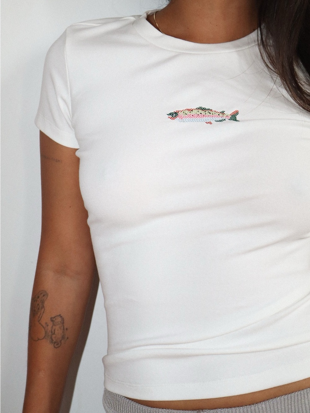 Bailey Rose White Fish Embroidered Fish Tee White S